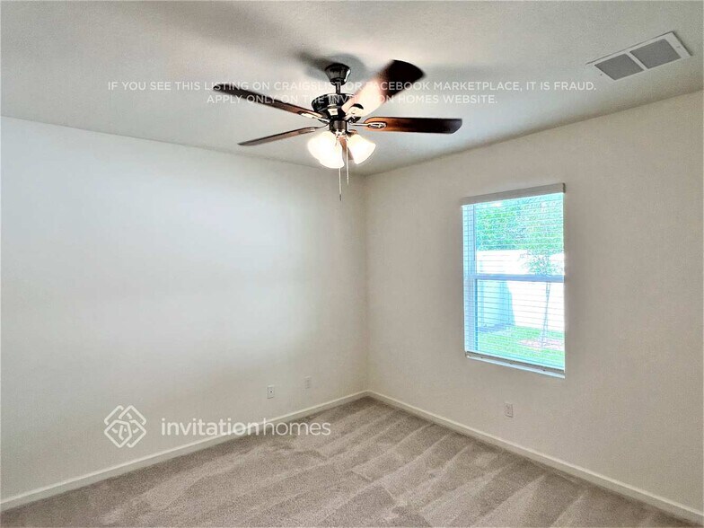 Building Photo - 565 Seaspray Dr