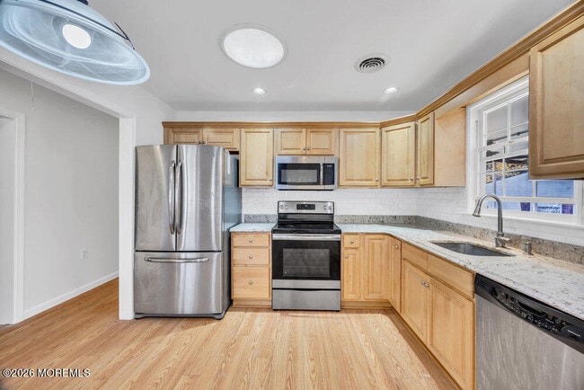 Building Photo - 5B Spring St