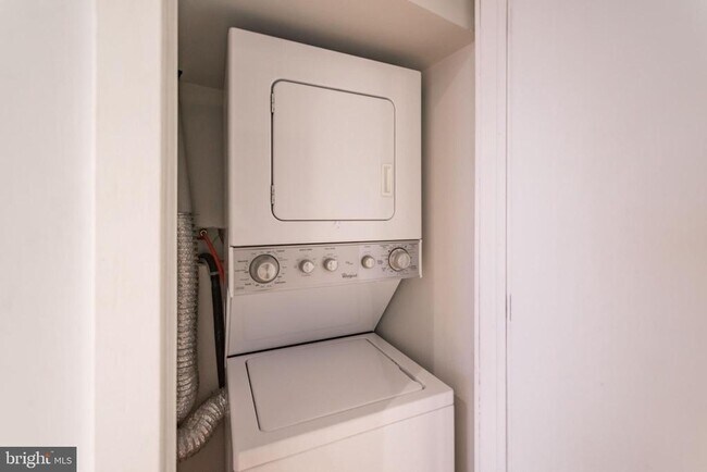 Building Photo - 412 S 13th St