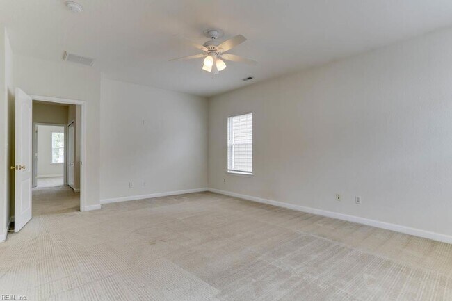 Building Photo - 528 Normandy St