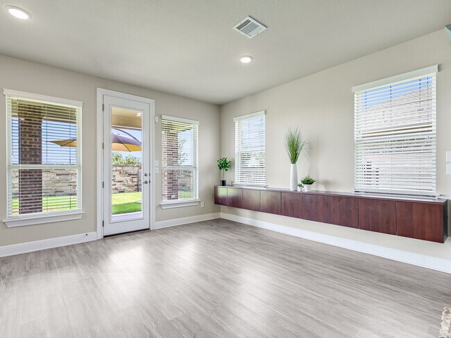 Casual Dining Space - 3241 Aurelia Ln
