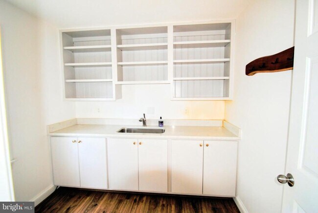 Building Photo - 1506 Chain Bridge Ct