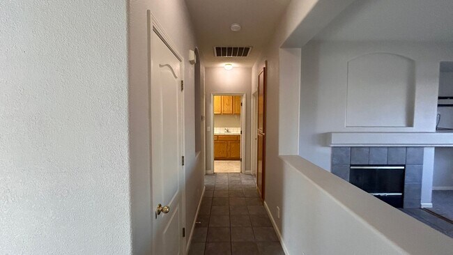 Building Photo - Just listed