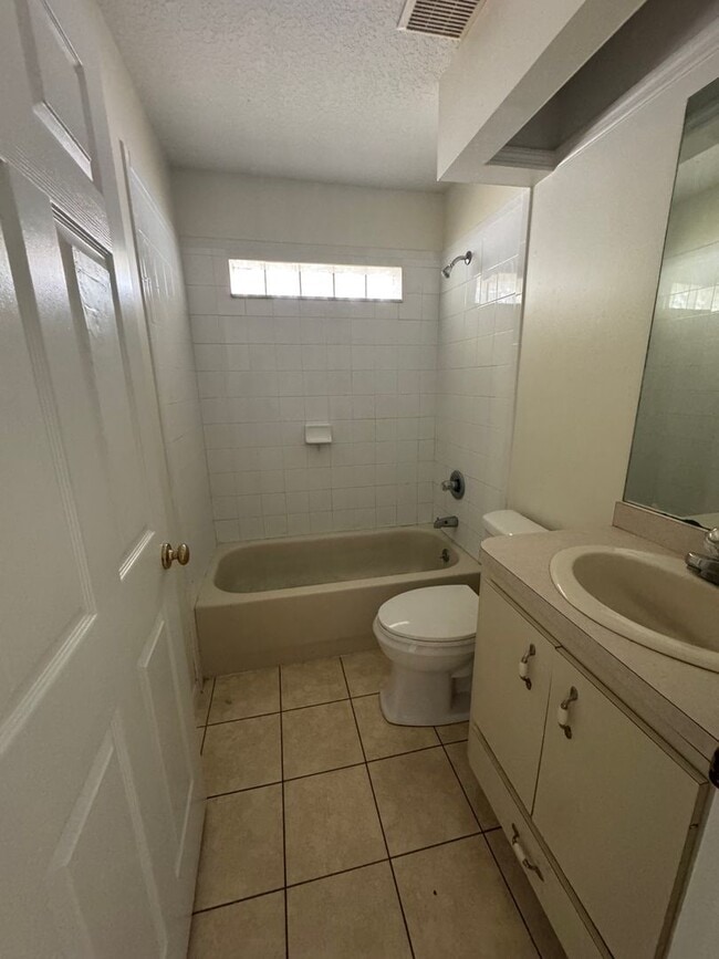 Building Photo - Charming 3BR/2BA Home in Countryside Estat...