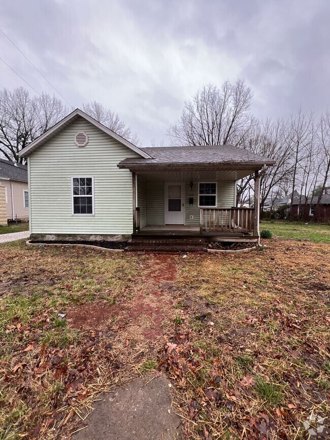 Building Photo - 2 bedroom and 1 bathroom house