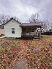 Building Photo - 2 bedroom and 1 bathroom house