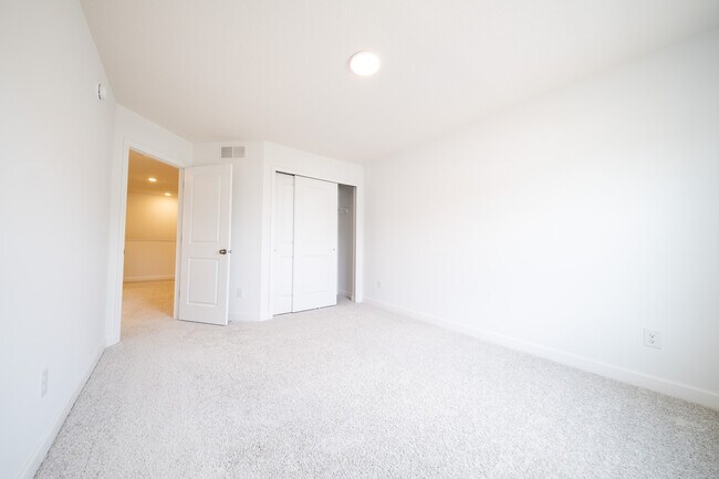 Building Photo - 15004 Ahena Curv