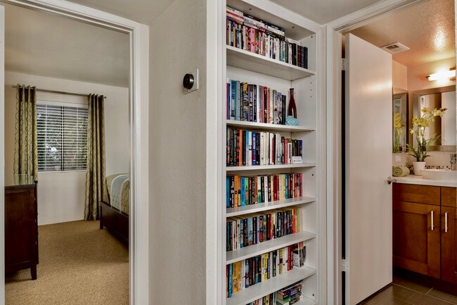 Building Photo - 5125 E Waverly Dr