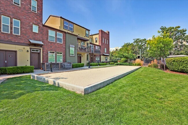 Building Photo - Luxury 2-Bedroom Monte Vista Condo with Downtown Views & Monthly House Cleaning Included