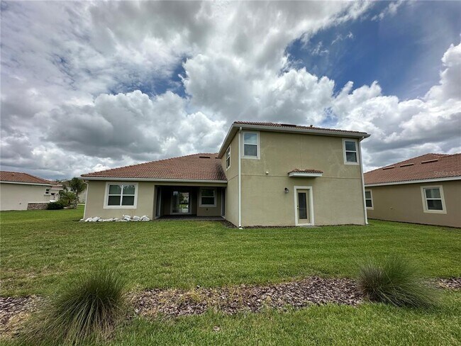 Building Photo - 8855 Fallen Oak Dr