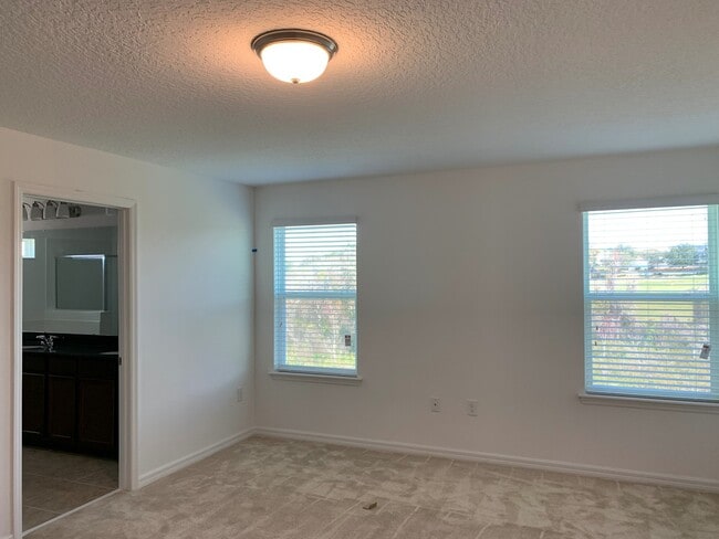 Building Photo - Spacious 4 Bedroom House - Oakland Trails