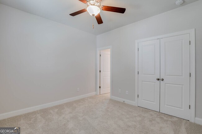 Building Photo - 320 Caledonia Ct