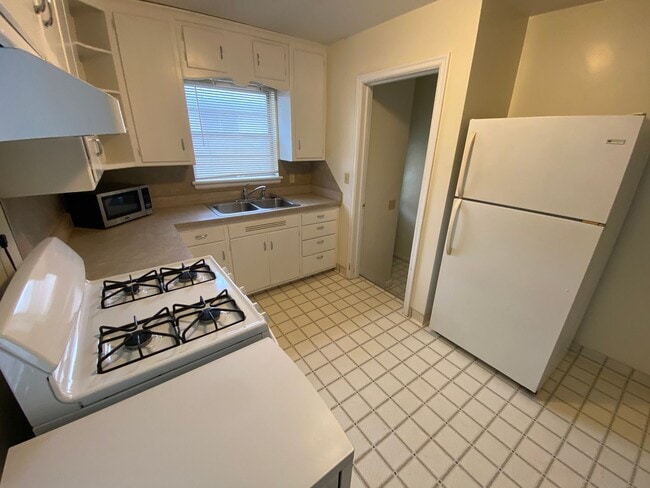 Building Photo - Charming Woods Park Home | 2 Bed | Fenced Yard | Garage | $1800/mo