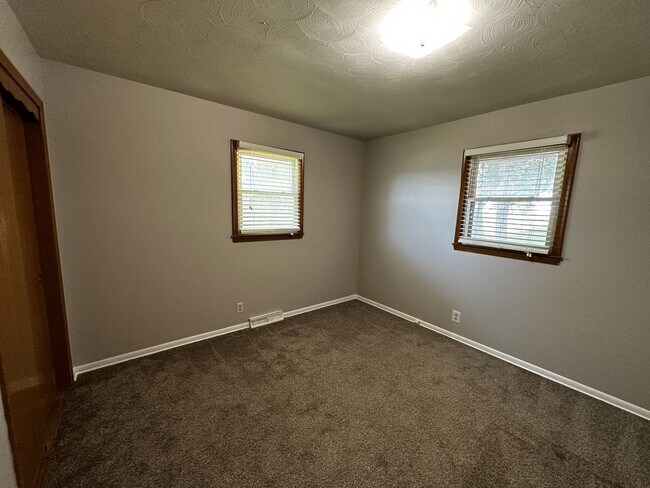 Building Photo - 9814-9816 Linden Ave