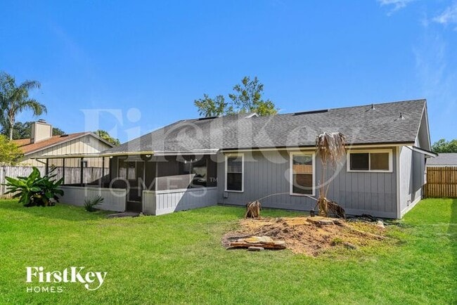 Building Photo - 810 Aries Rd W