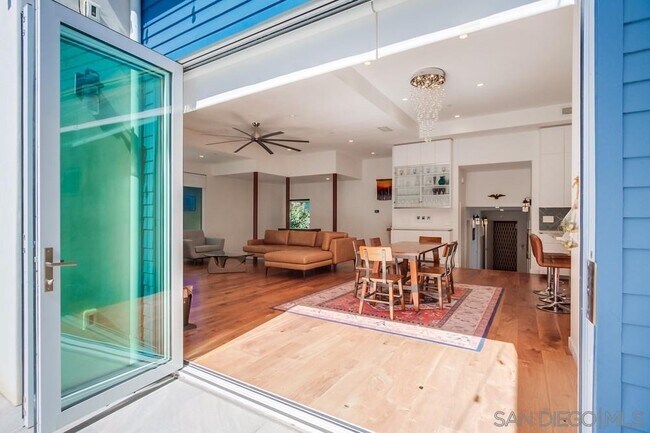 Building Photo - 738 Castro St