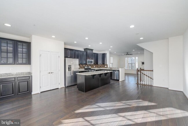 Building Photo - 3223 Clear Spring Dr