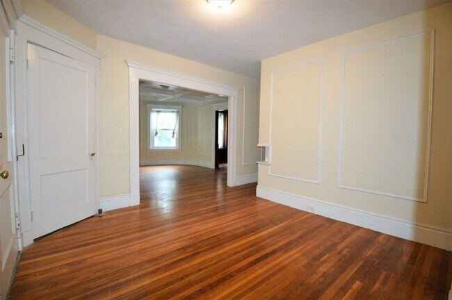 Building Photo - 141 Fuller St