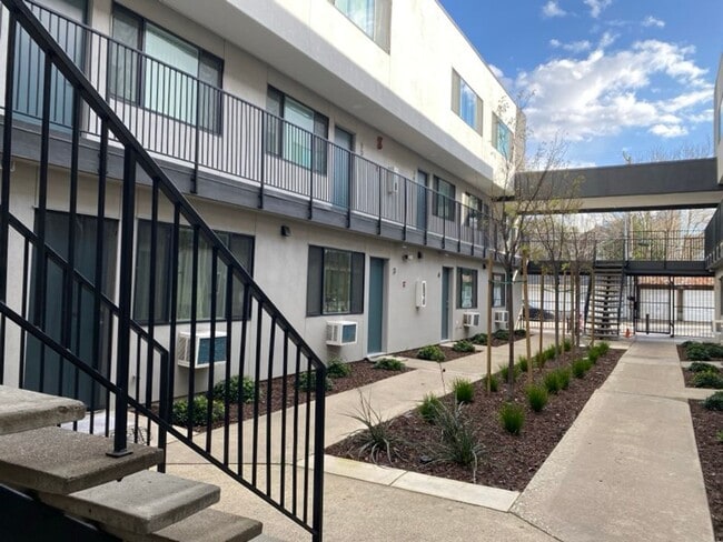 Building Photo - Fully remodeled studio apartment in gated community!