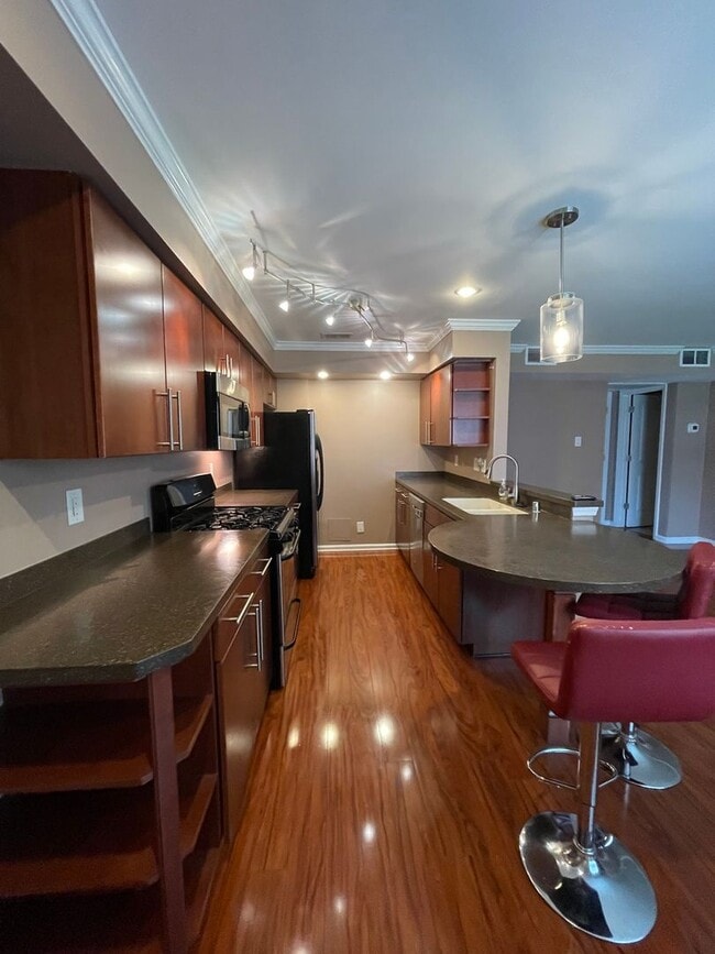 Building Photo - COMING IN AUGUST! Attractive Condo, Lots o...