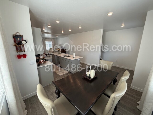 Building Photo - NO DEPOSIT option available for qualified ...