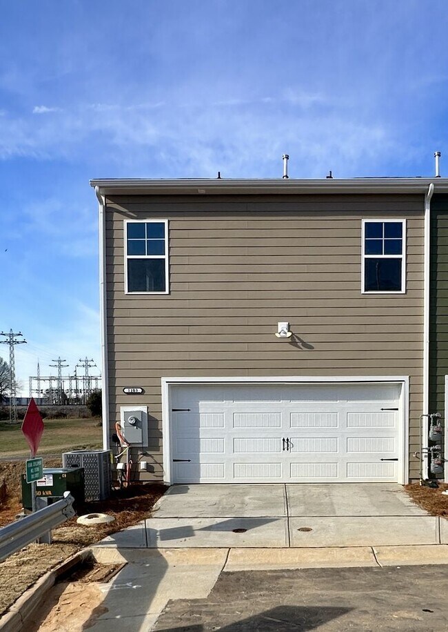 Building Photo - Nice 2BR/2BA