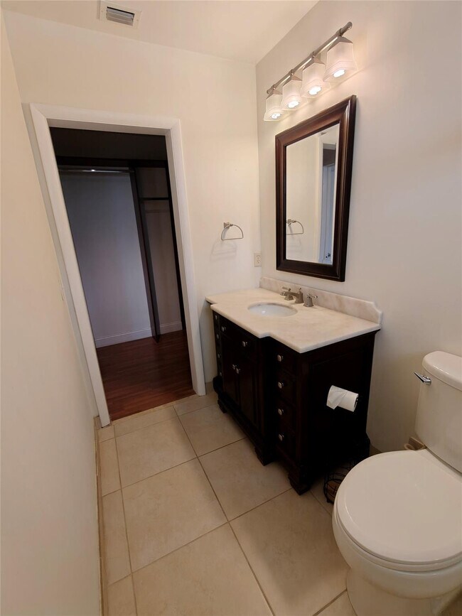 Building Photo - 2755 NE 28th Ave