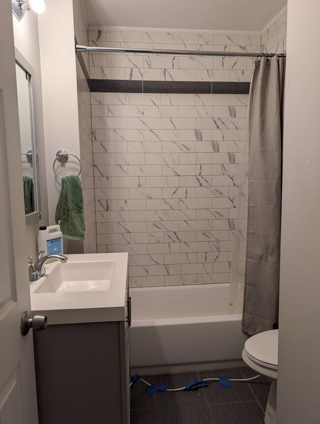 Building Photo - 2184 Wascana Ave