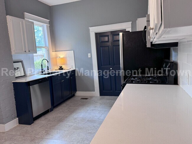 Building Photo - Live in the Heart of One of Dallas’ Most I...