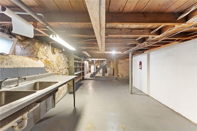 Building Photo - 594 Metacom Ave