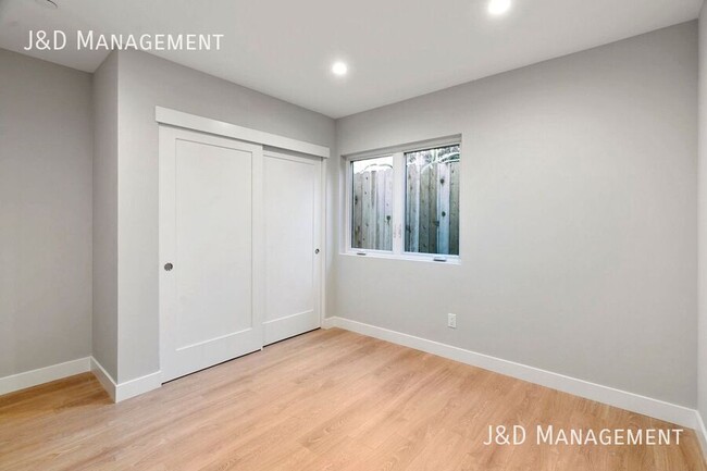 Building Photo - Brand New Build - Beautiful New Townhome