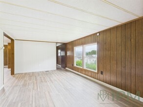 Building Photo - Available Now! Charming 3 Bedroom 1.5 Bath...