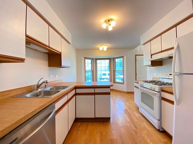 Building Photo - 3503 Willowview Ct