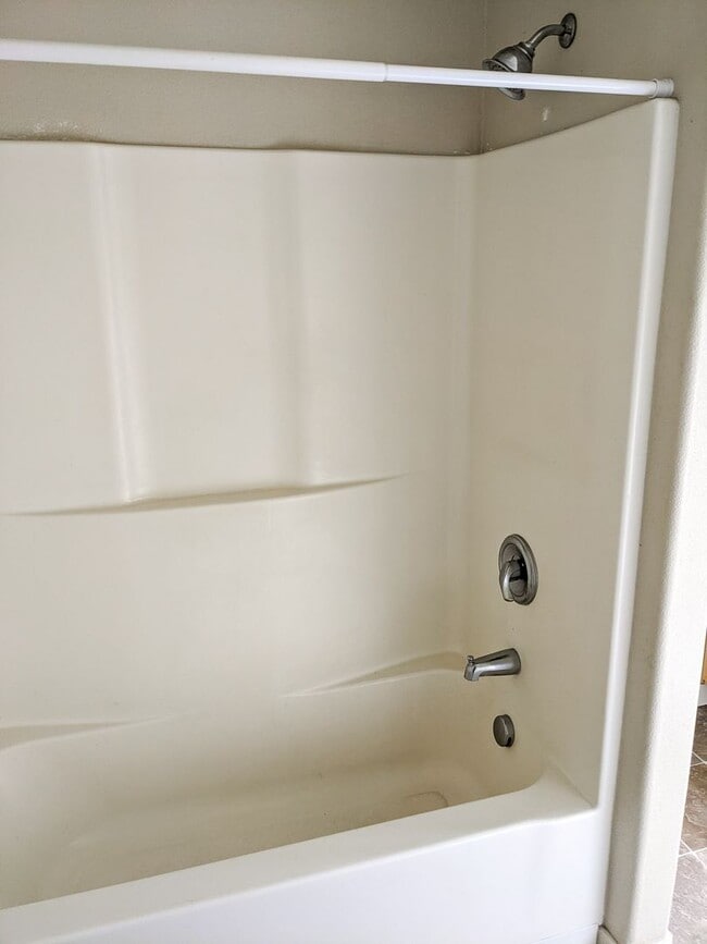 Building Photo - 958 Harbour Ln NE