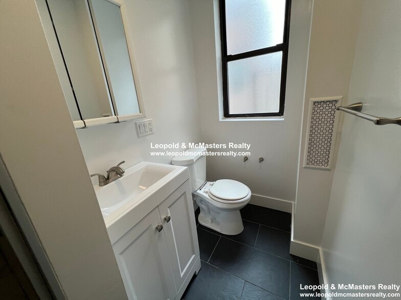 Building Photo - 15 Peterborough St