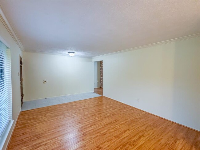 Building Photo - 2926 Colonial Dr