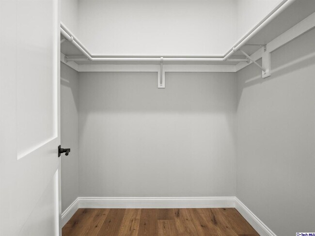 Building Photo - 214 N Orchard Dr