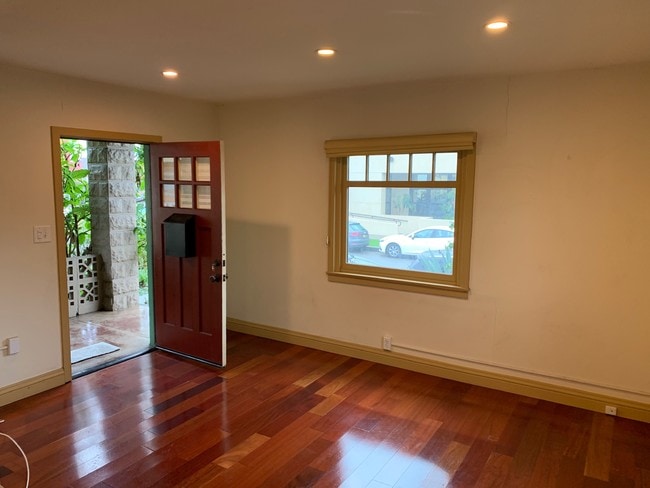 Entry /Living room - 307 6th Ave