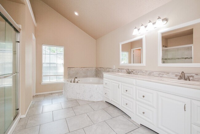 Building Photo - 10 Ridgecross Pl
