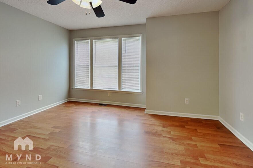 Building Photo - 928 Shannondale Dr