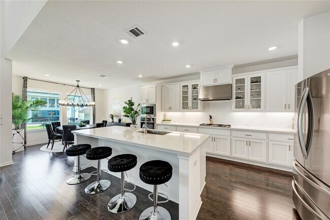 Building Photo - 5028 Olimpico Wy