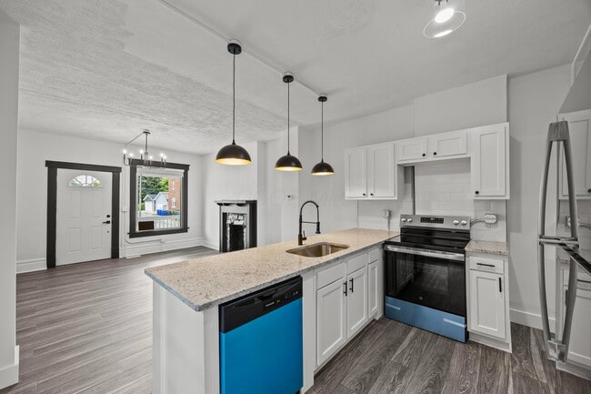 Building Photo - 941 E Whittier St