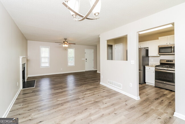 Building Photo - 425 River Trace Dr