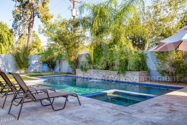 Building Photo - 3429 E Coolidge St