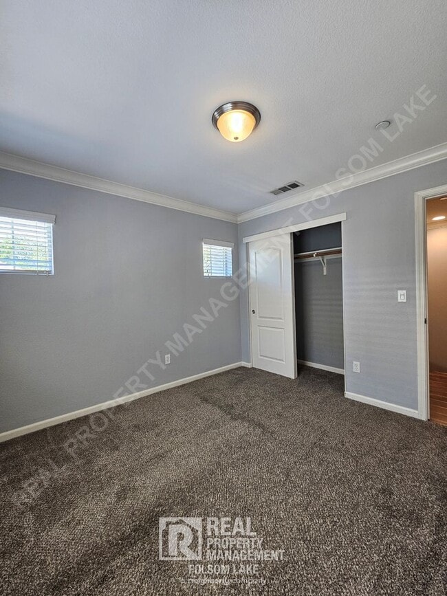 Building Photo - 104 Rodin Ln