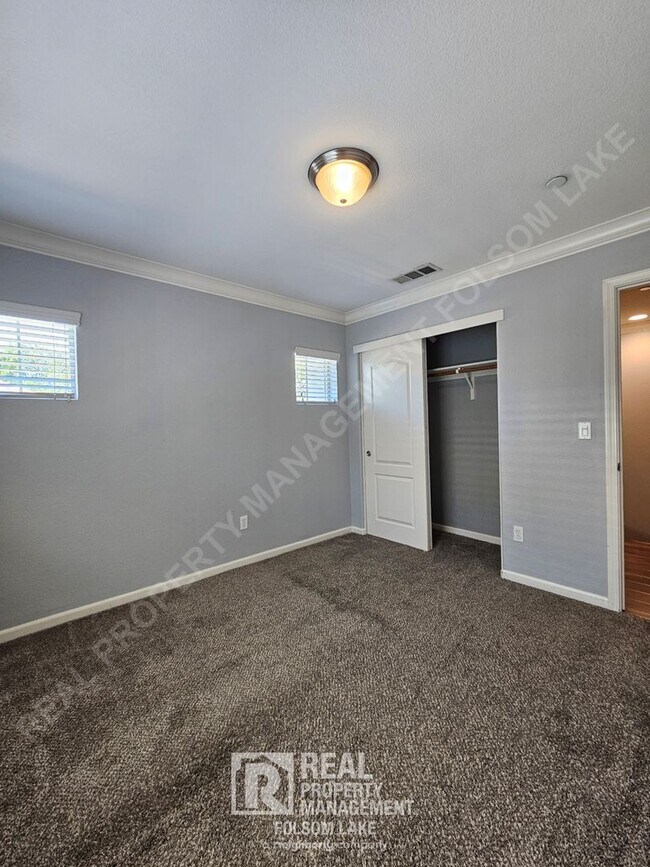 Building Photo - 3 Bed 2.5 Bath | Large Private Patio | Rivage in the Parkway