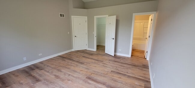Building Photo - 321 Robin Glen Ln