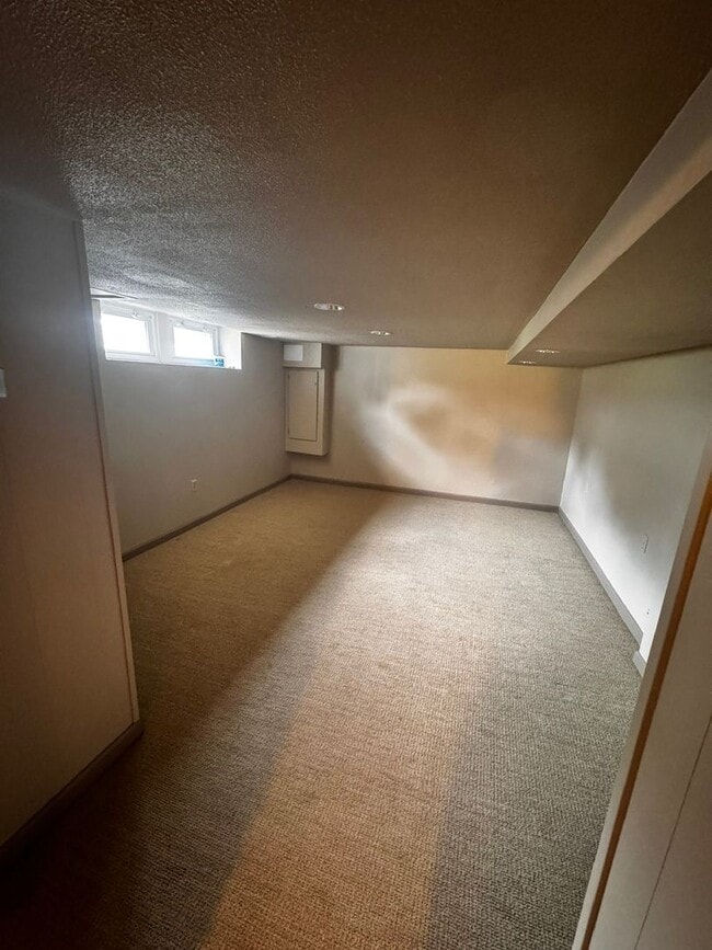 Building Photo - Charming 3-Bedroom Home in Desirable Allis...