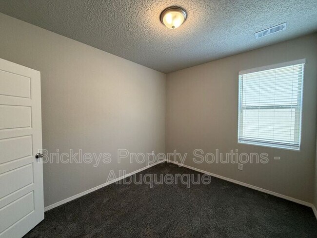 Building Photo - 768 Amatista Lp SE