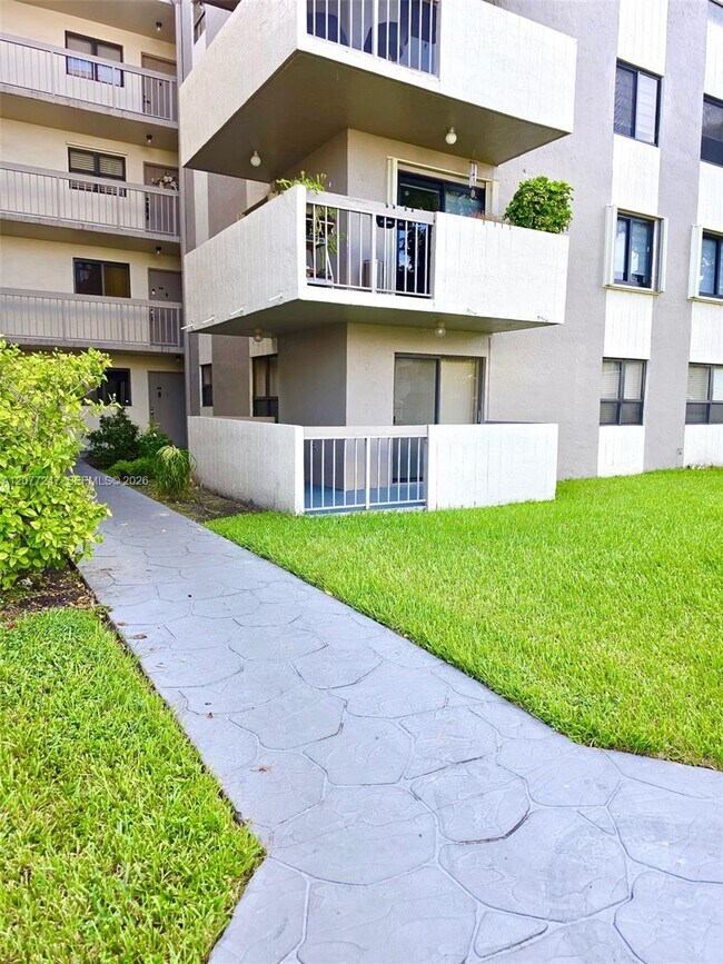Building Photo - 1121 SW 122nd Ave